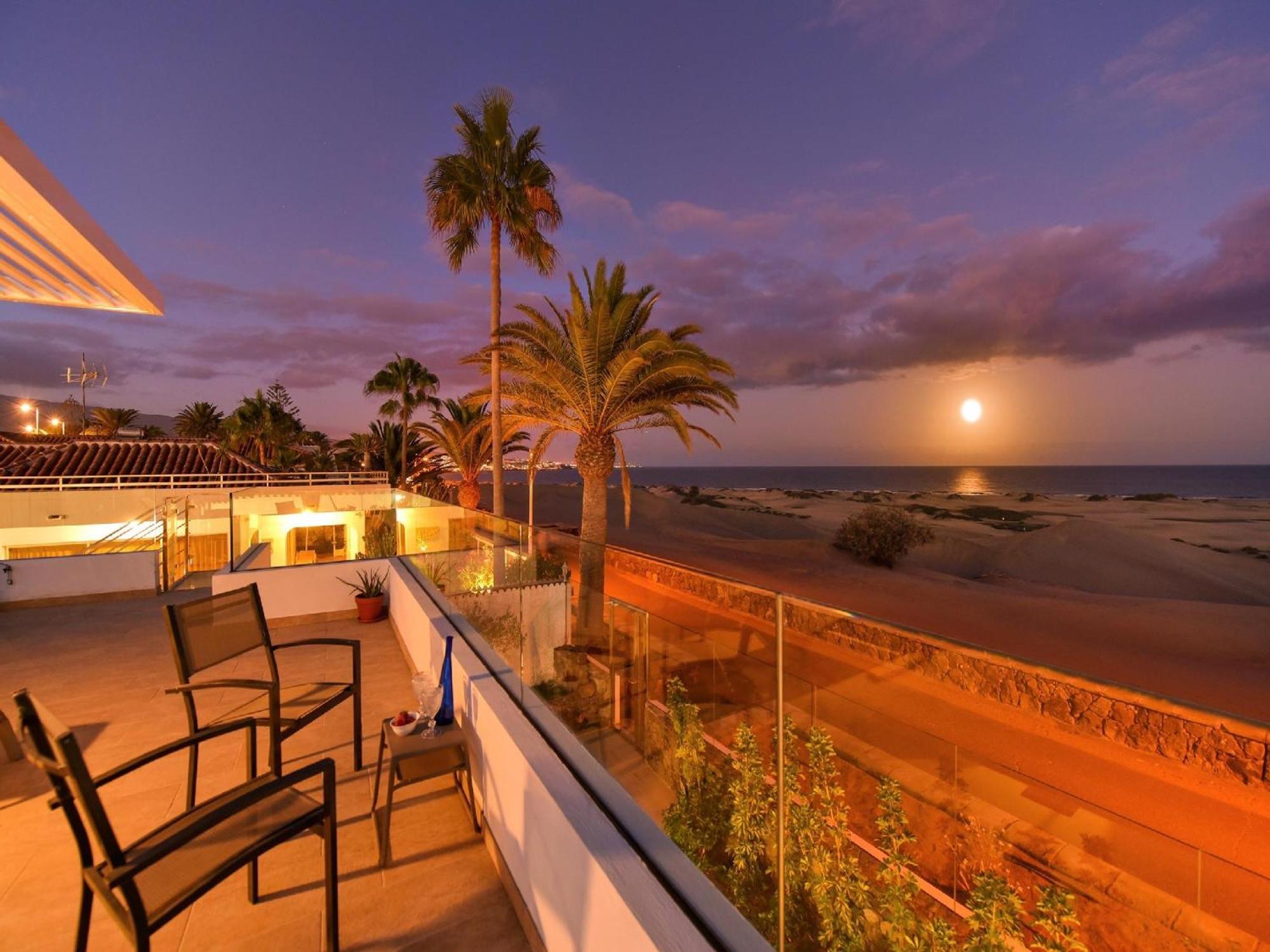 Villa Beachfront Del Ingles Exclusive Accommodation Breathtaking Views Over The Sea And Dunes Private Heated Pool Terrace Bbq 200 M To, Villa Las Palmas de Gran Canaria