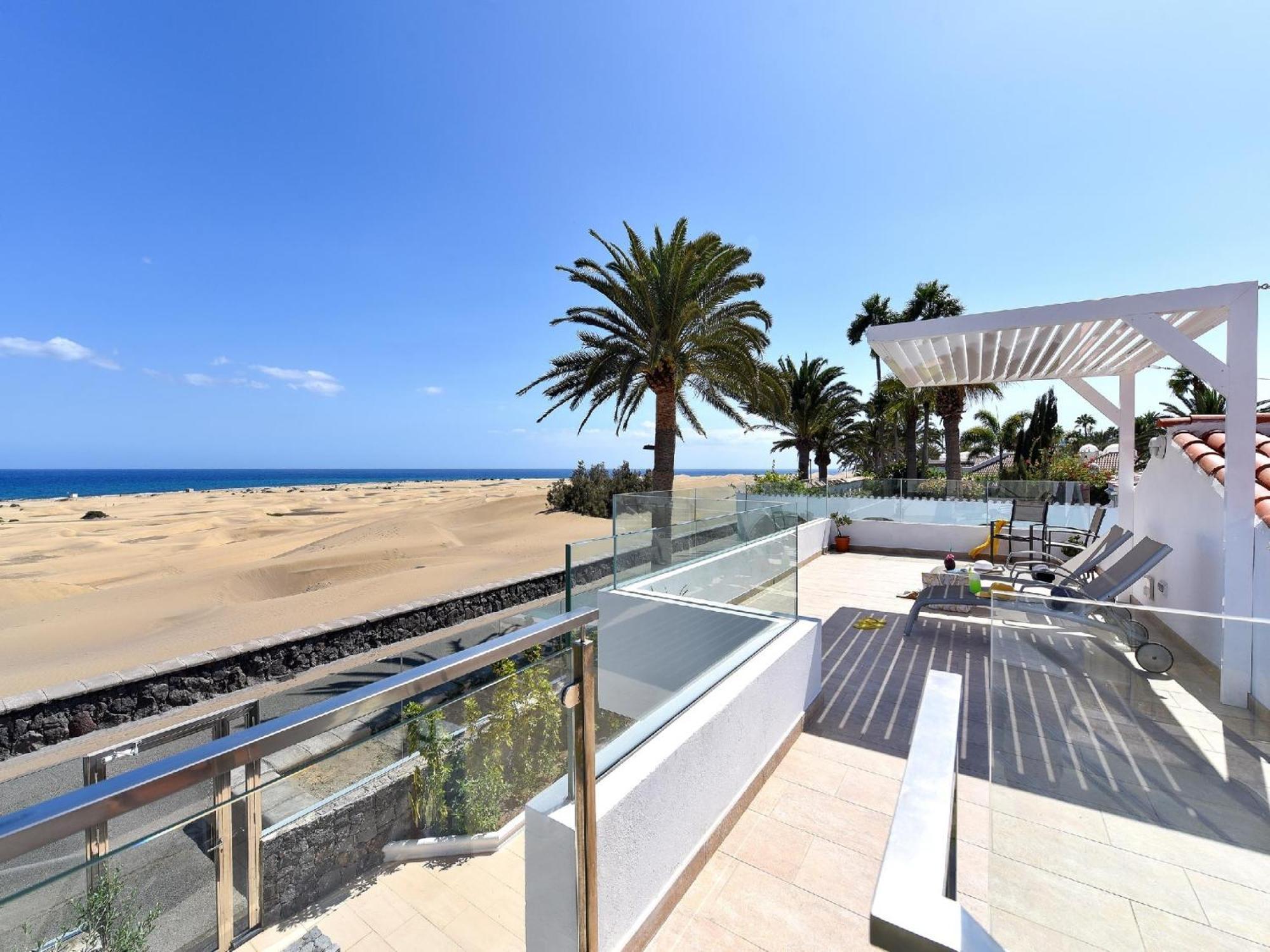 Villa Beachfront Del Ingles Exclusive Accommodation Breathtaking Views Over The Sea And Dunes Private Heated Pool Terrace Bbq 200 M To, Villa Las Palmas de Gran Canaria