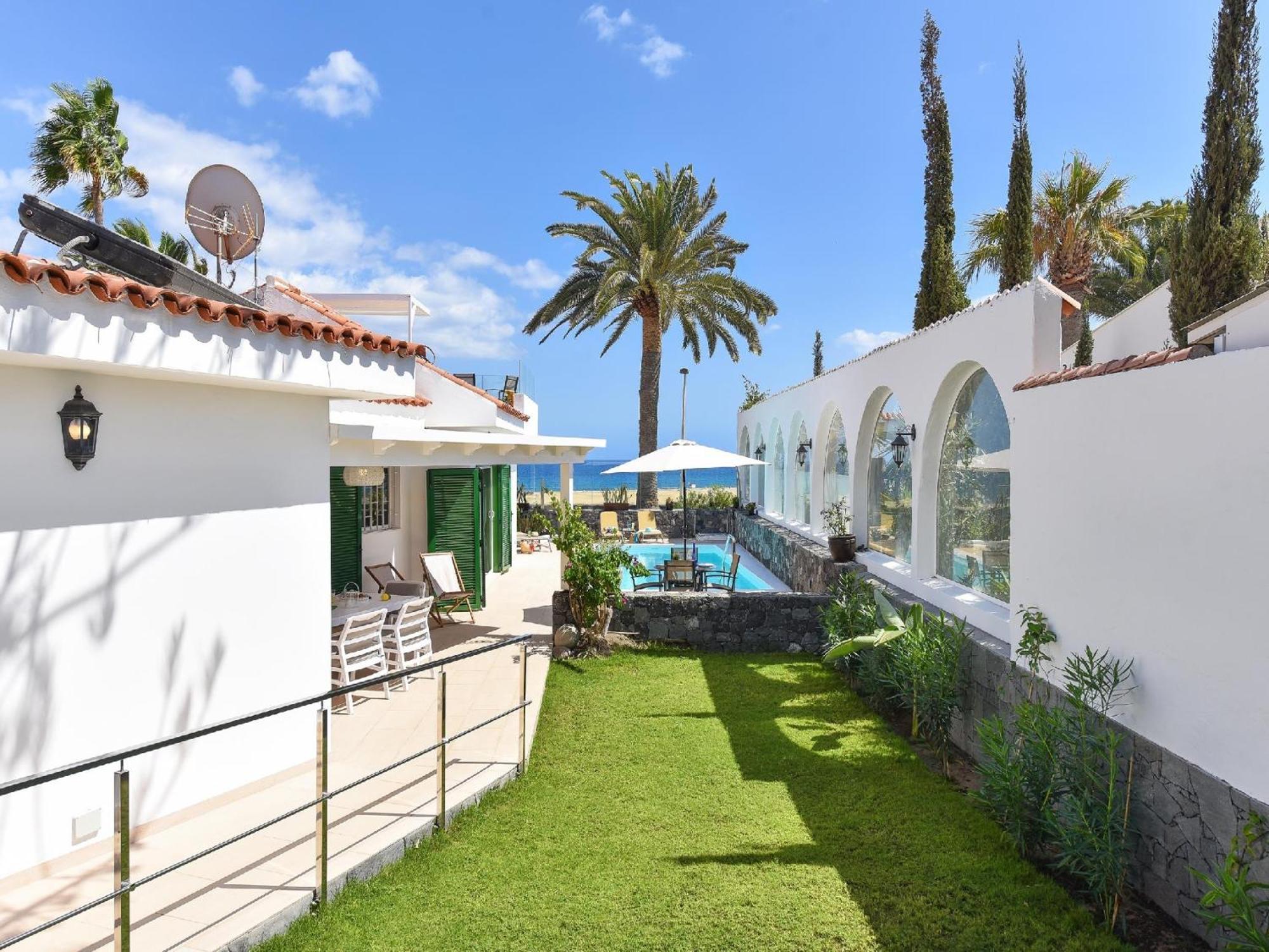 Villa Beachfront Del Ingles Exclusive Accommodation Breathtaking Views Over The Sea And Dunes Private Heated Pool Terrace Bbq 200 M To, * Las Palmas de Gran Canaria