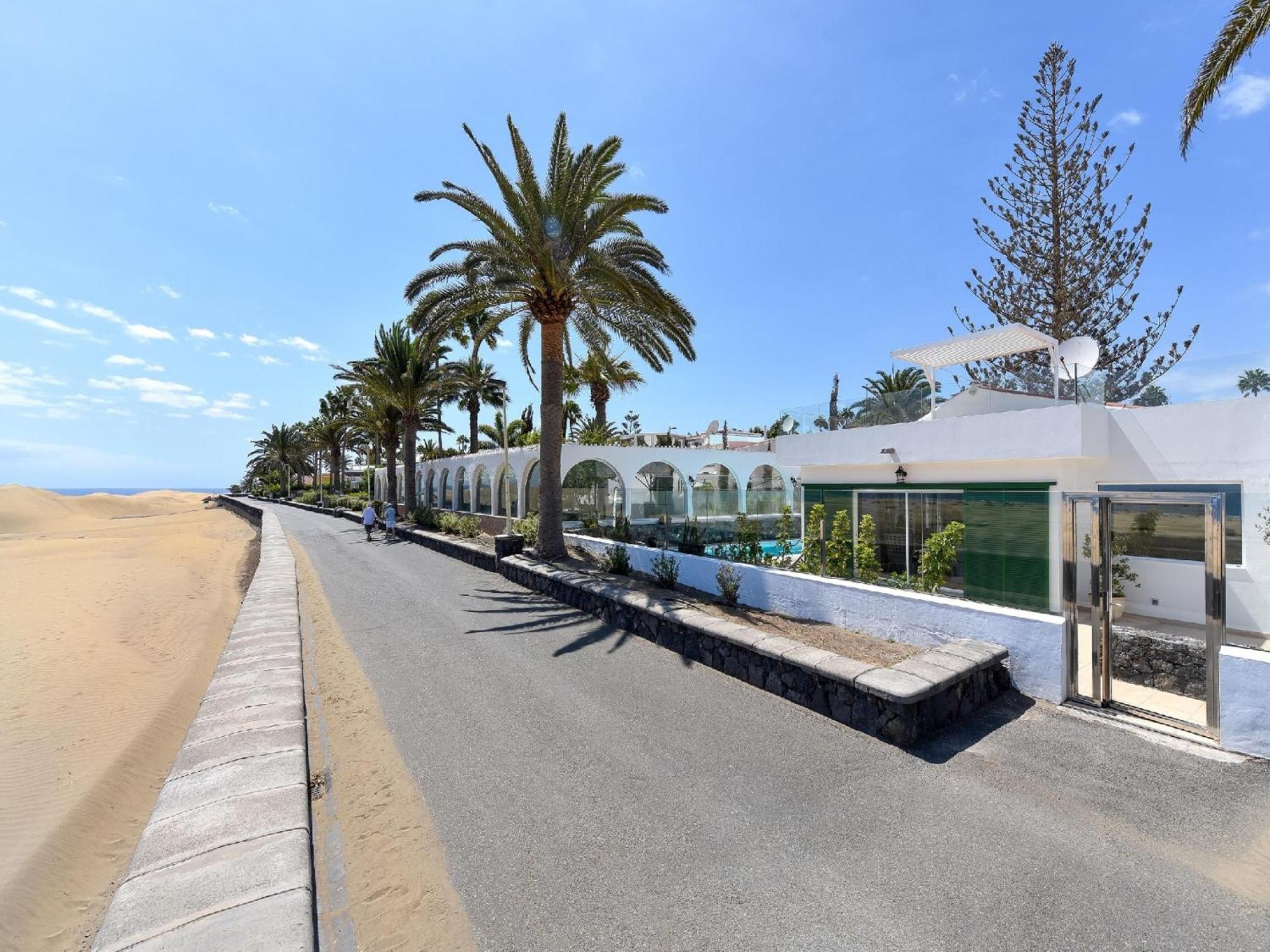 Villa Beachfront Del Ingles Exclusive Accommodation Breathtaking Views Over The Sea And Dunes Private Heated Pool Terrace Bbq 200 M To, Villa Las Palmas de Gran Canaria